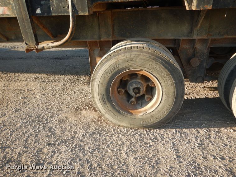 image for item DH6254 1986 Gooseneck 86-40X8-0 scrap trailer