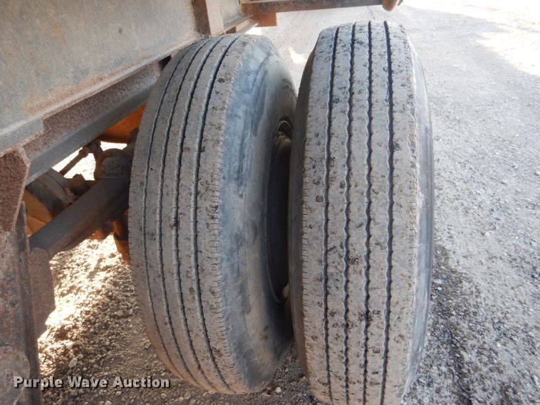 image for item DH6254 1986 Gooseneck 86-40X8-0 scrap trailer