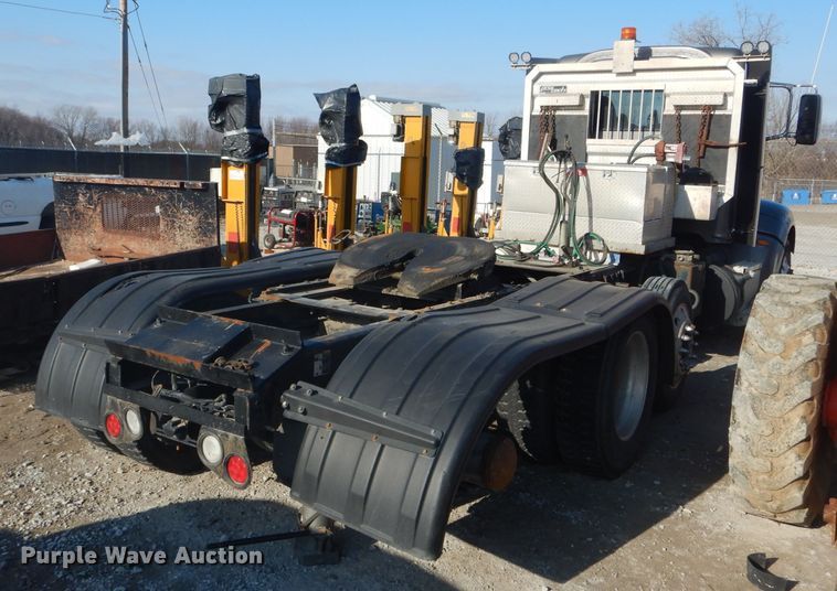 image for item DH6286 2011 Peterbilt 386 semi truck