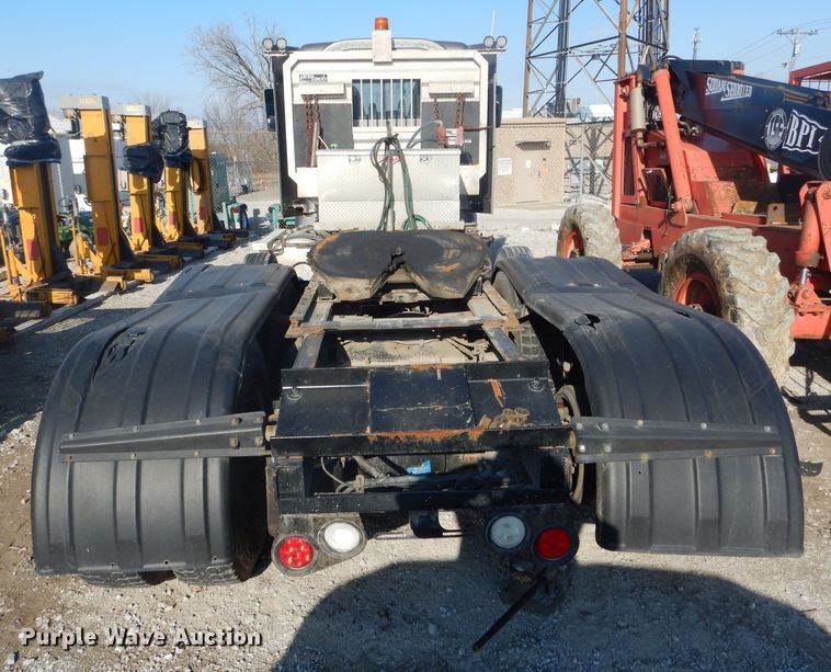 image for item DH6286 2011 Peterbilt 386 semi truck