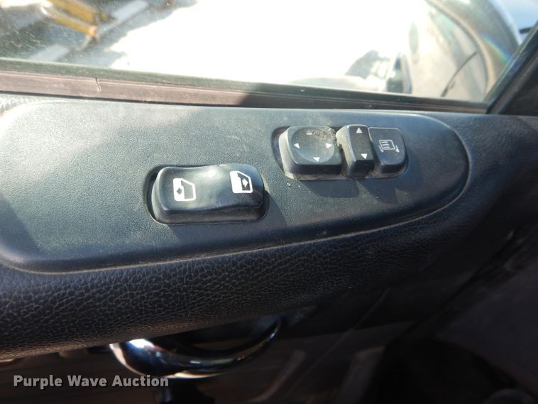 image for item DH6286 2011 Peterbilt 386 semi truck