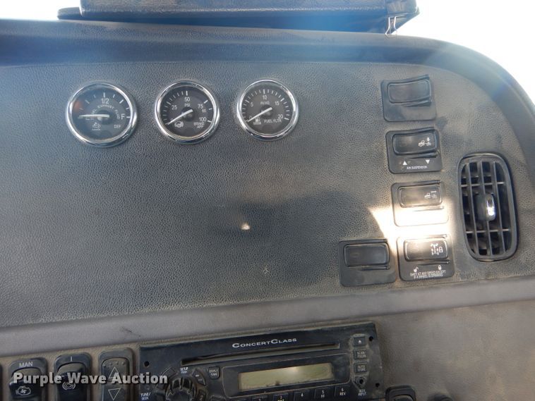 image for item DH6286 2011 Peterbilt 386 semi truck