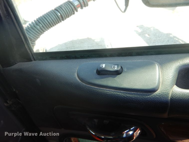 image for item DH6286 2011 Peterbilt 386 semi truck