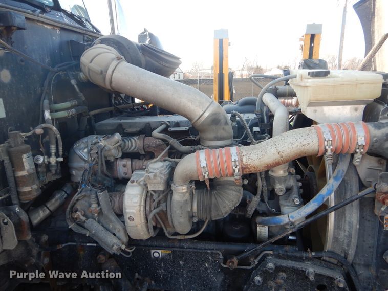 image for item DH6286 2011 Peterbilt 386 semi truck