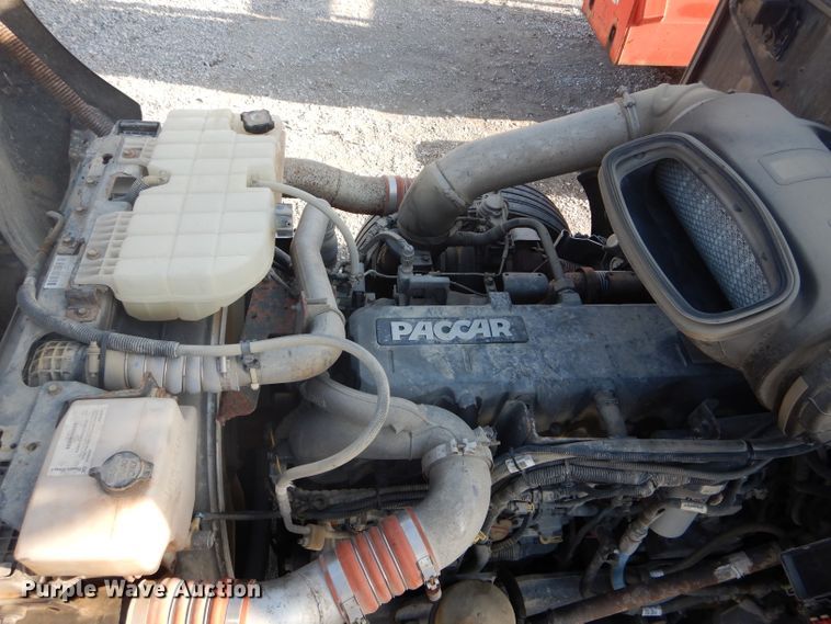 image for item DH6286 2011 Peterbilt 386 semi truck