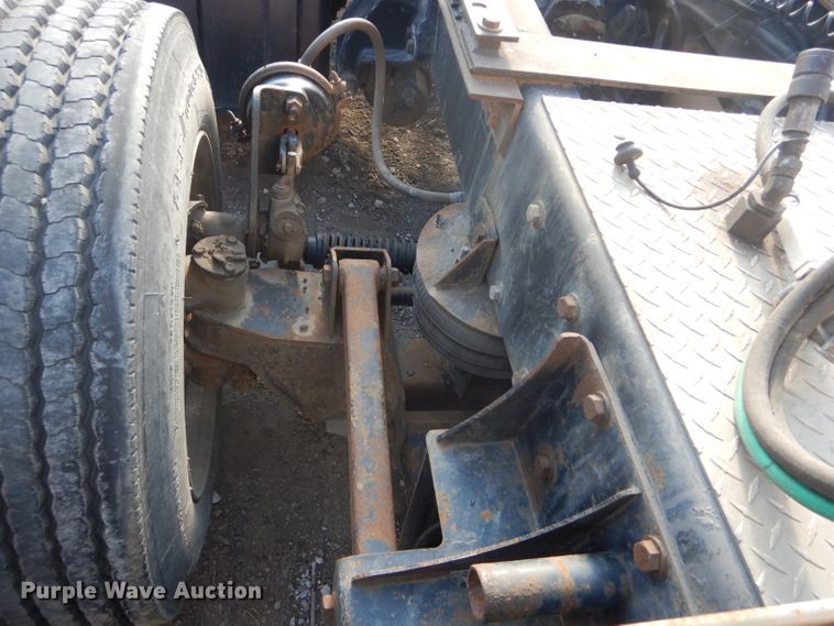 image for item DH6286 2011 Peterbilt 386 semi truck