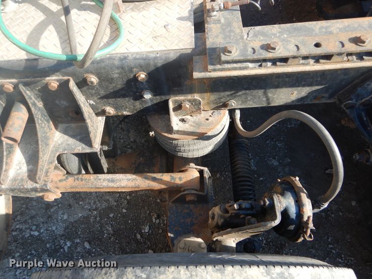 image for item DH6286 2011 Peterbilt 386 semi truck