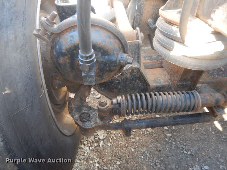 image for item DH6286 2011 Peterbilt 386 semi truck