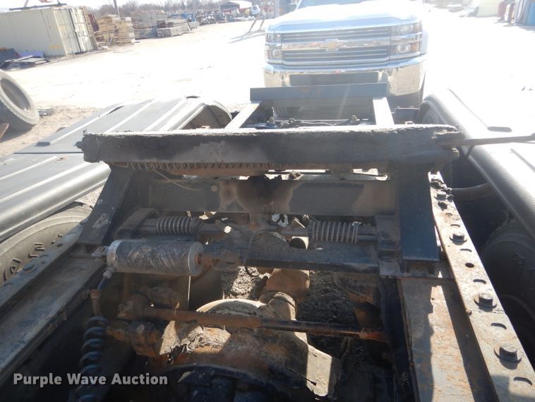 image for item DH6286 2011 Peterbilt 386 semi truck