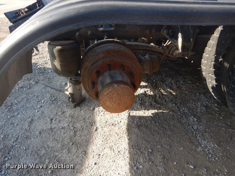 image for item DH6286 2011 Peterbilt 386 semi truck