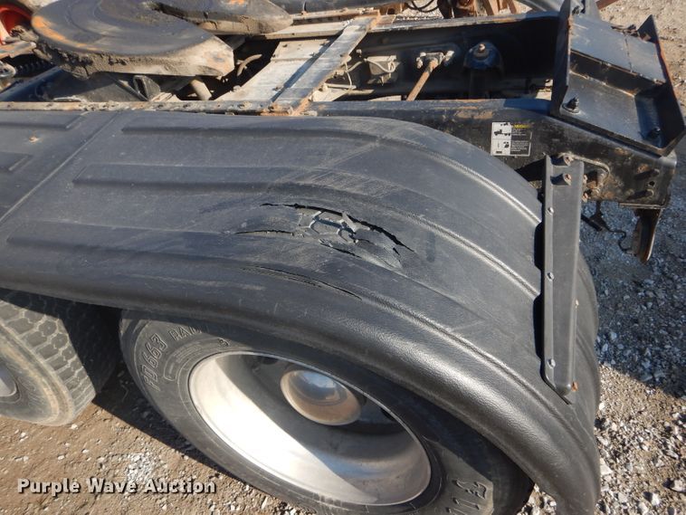 image for item DH6286 2011 Peterbilt 386 semi truck