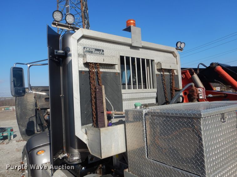 image for item DH6286 2011 Peterbilt 386 semi truck