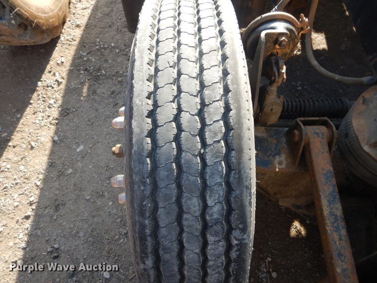 image for item DH6286 2011 Peterbilt 386 semi truck