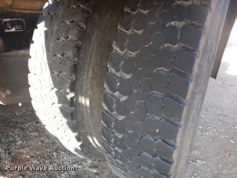 image for item DH6286 2011 Peterbilt 386 semi truck