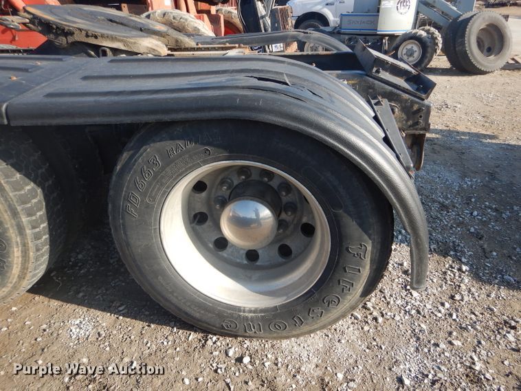 image for item DH6286 2011 Peterbilt 386 semi truck