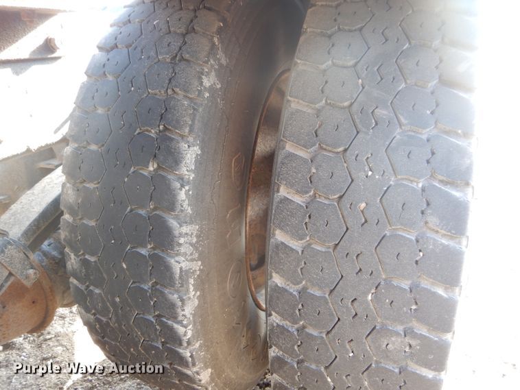 image for item DH6286 2011 Peterbilt 386 semi truck