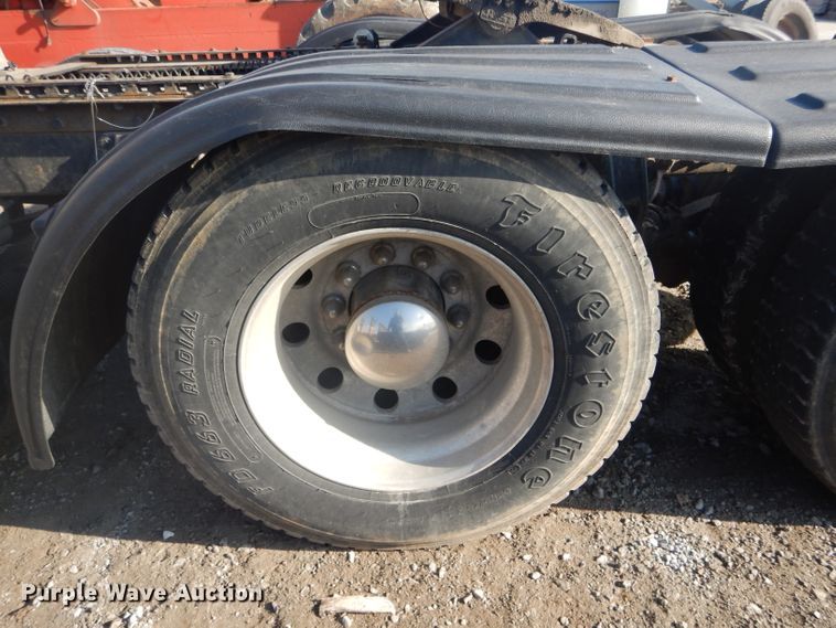 image for item DH6286 2011 Peterbilt 386 semi truck