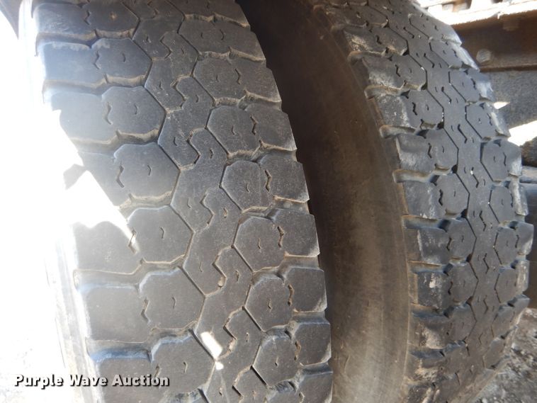 image for item DH6286 2011 Peterbilt 386 semi truck