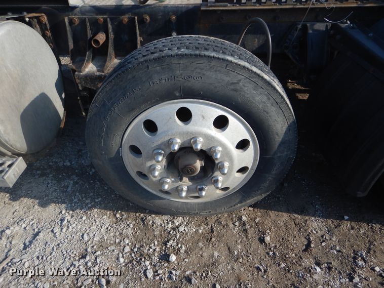 image for item DH6286 2011 Peterbilt 386 semi truck