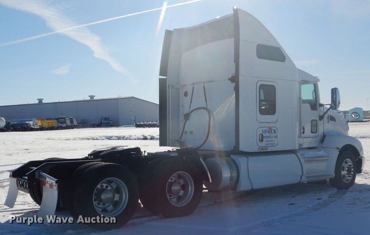 image for item DH6964 2015 Kenworth T660 semi truck