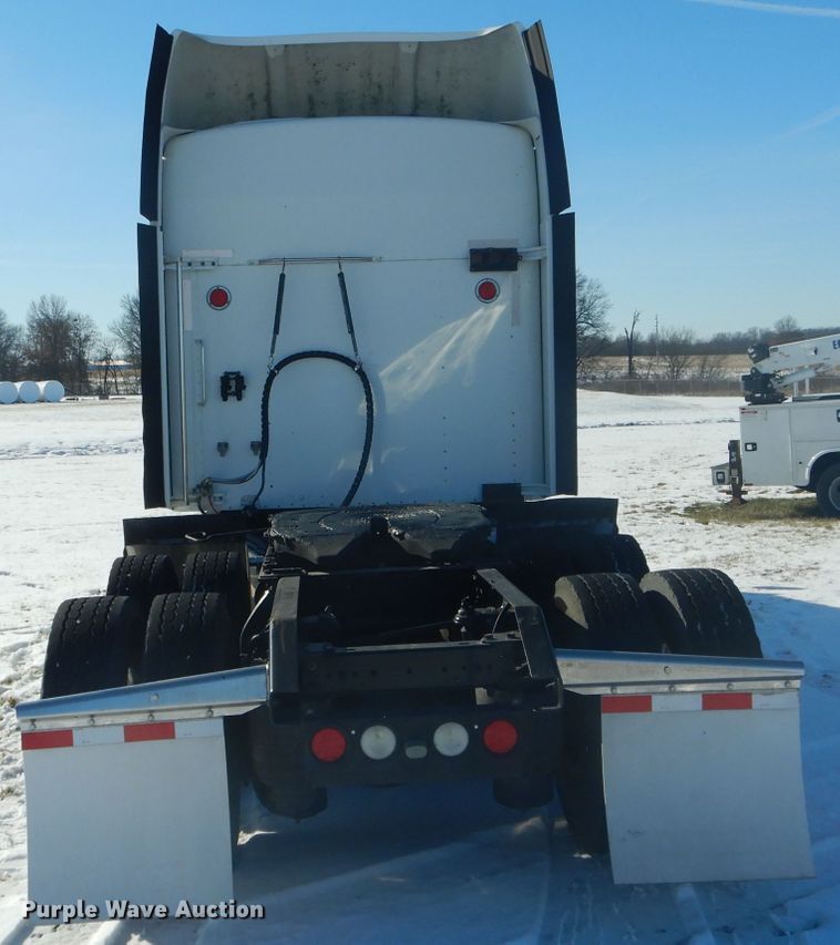 image for item DH6964 2015 Kenworth T660 semi truck