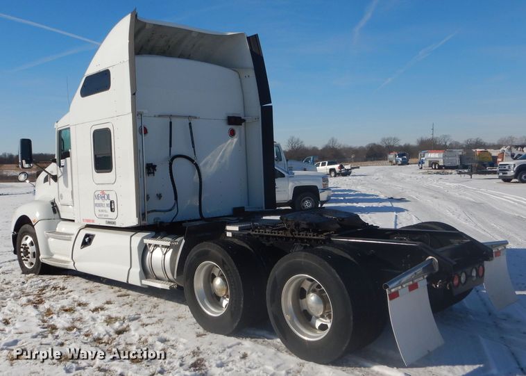 image for item DH6964 2015 Kenworth T660 semi truck