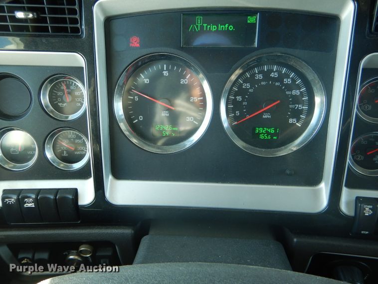 image for item DH6964 2015 Kenworth T660 semi truck