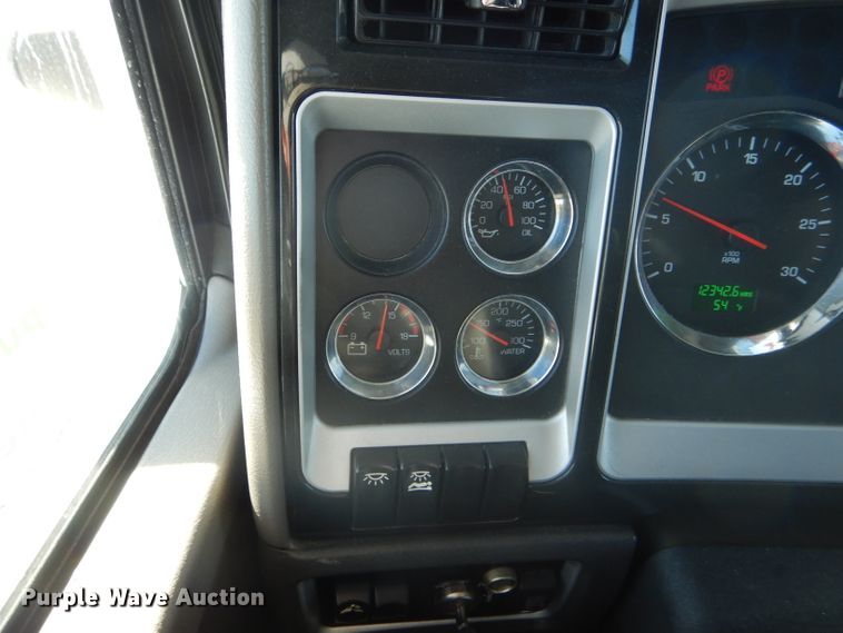 image for item DH6964 2015 Kenworth T660 semi truck