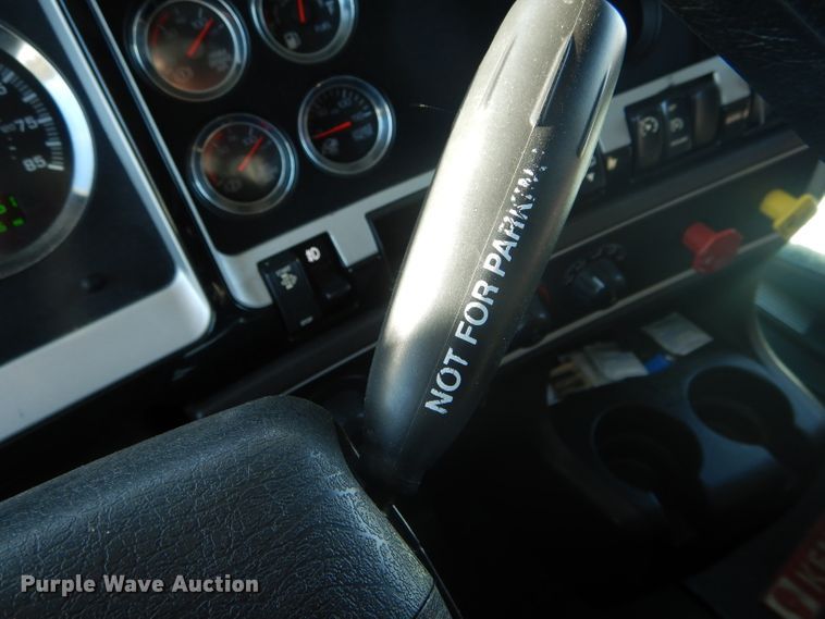 image for item DH6964 2015 Kenworth T660 semi truck