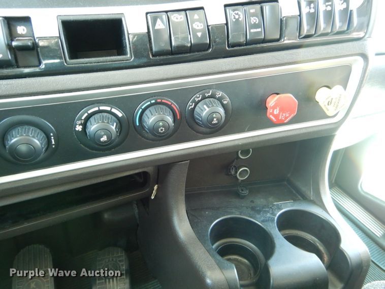 image for item DH6964 2015 Kenworth T660 semi truck