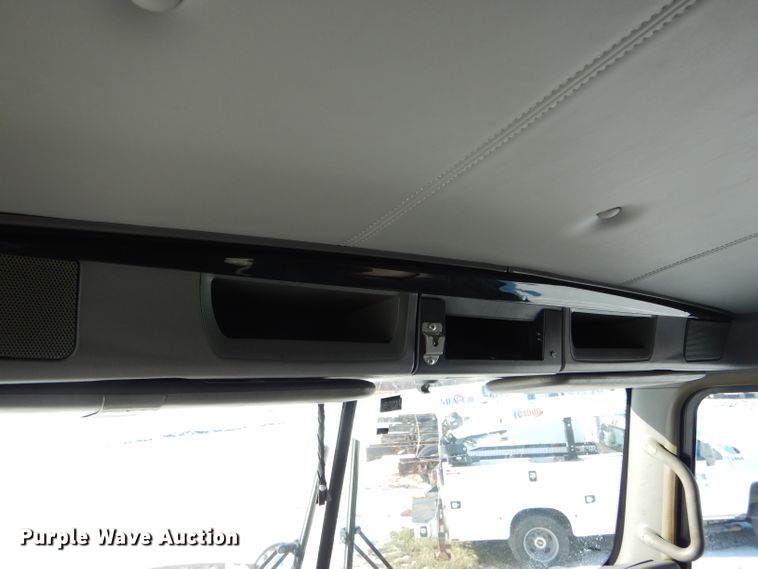 image for item DH6964 2015 Kenworth T660 semi truck