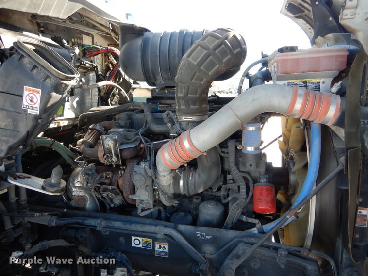 image for item DH6964 2015 Kenworth T660 semi truck