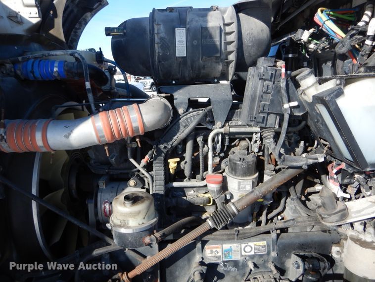 image for item DH6964 2015 Kenworth T660 semi truck