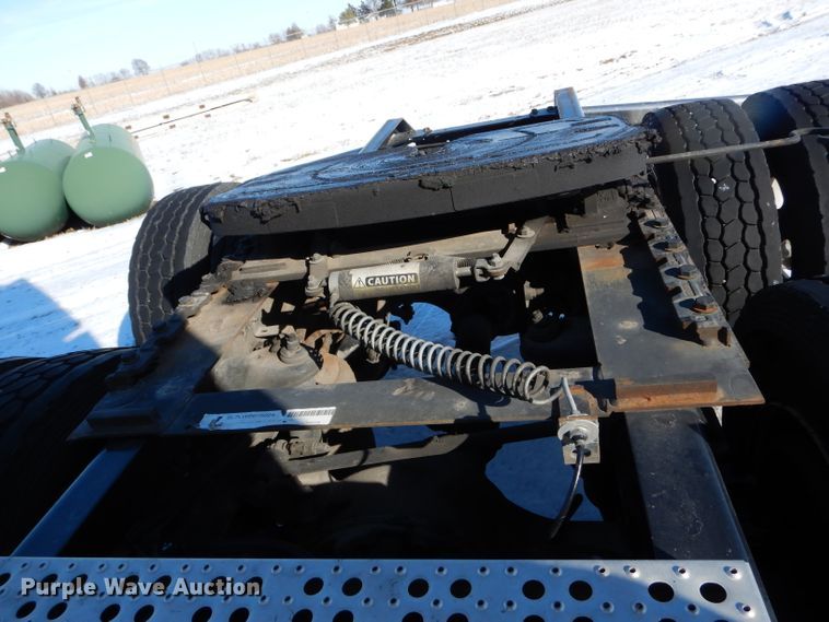 image for item DH6964 2015 Kenworth T660 semi truck