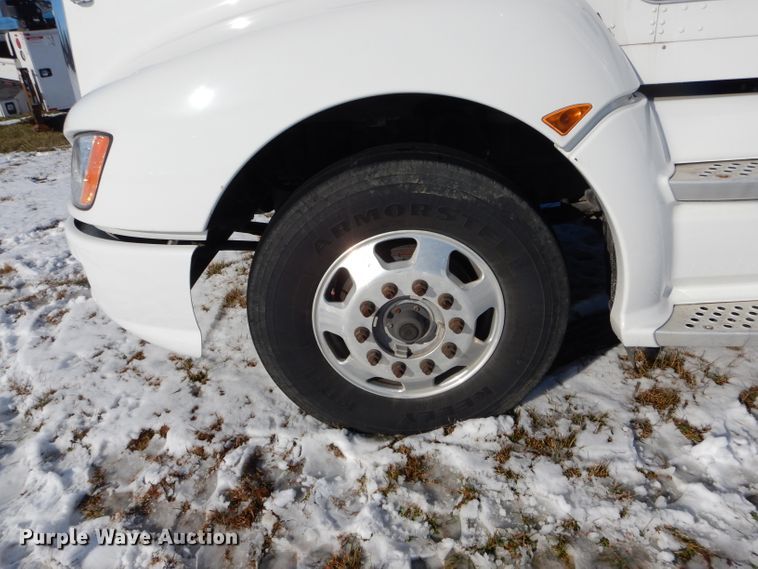 image for item DH6964 2015 Kenworth T660 semi truck