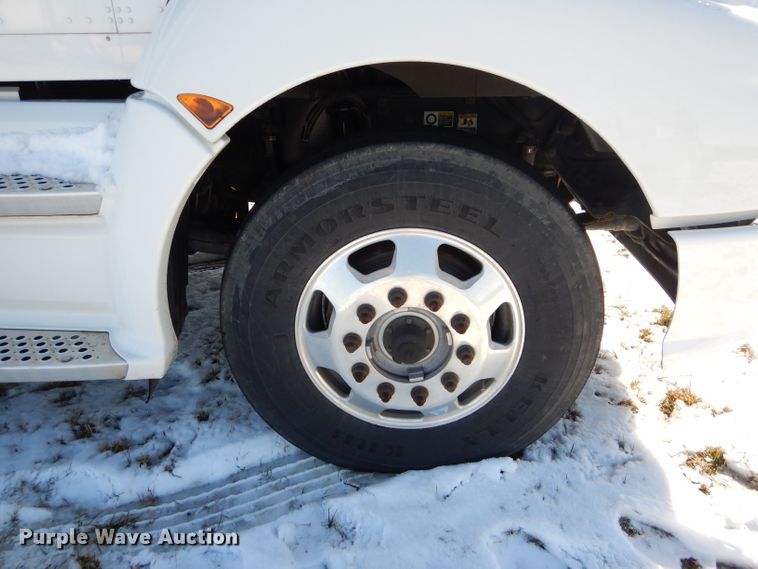 image for item DH6964 2015 Kenworth T660 semi truck