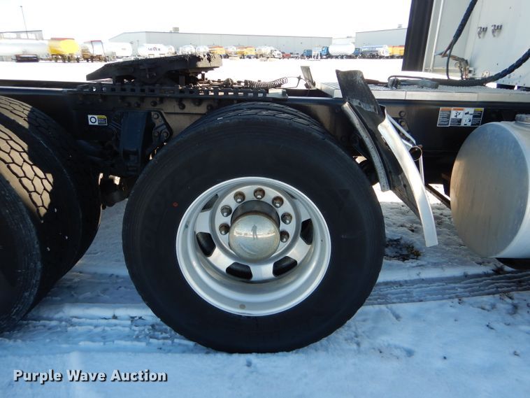 image for item DH6964 2015 Kenworth T660 semi truck