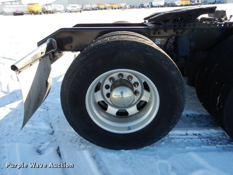 image for item DH6964 2015 Kenworth T660 semi truck