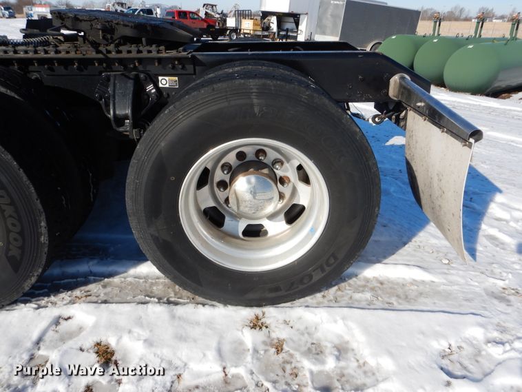 image for item DH6964 2015 Kenworth T660 semi truck