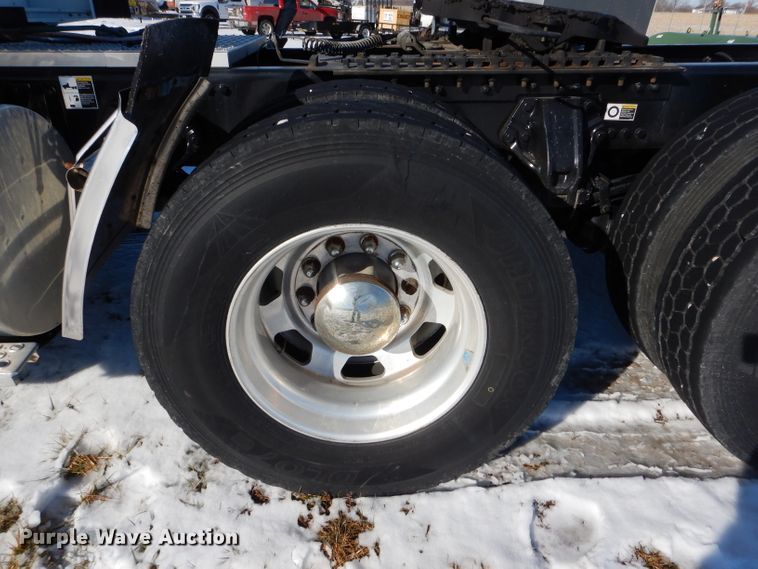 image for item DH6964 2015 Kenworth T660 semi truck