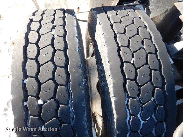 image for item DH6964 2015 Kenworth T660 semi truck