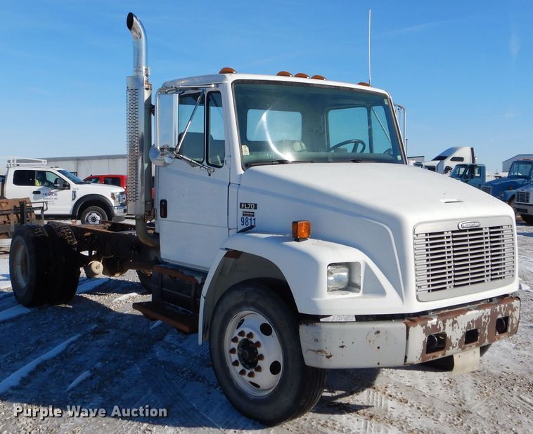 image for item DH6965 2003 Freightliner FL70 truck cab and chassis