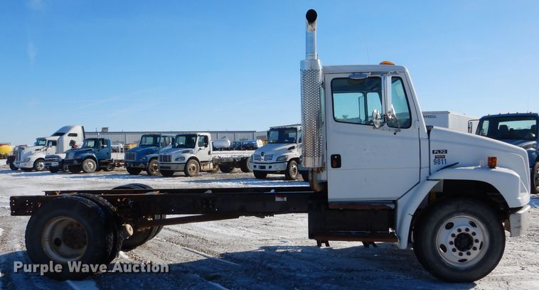 image for item DH6965 2003 Freightliner FL70 truck cab and chassis
