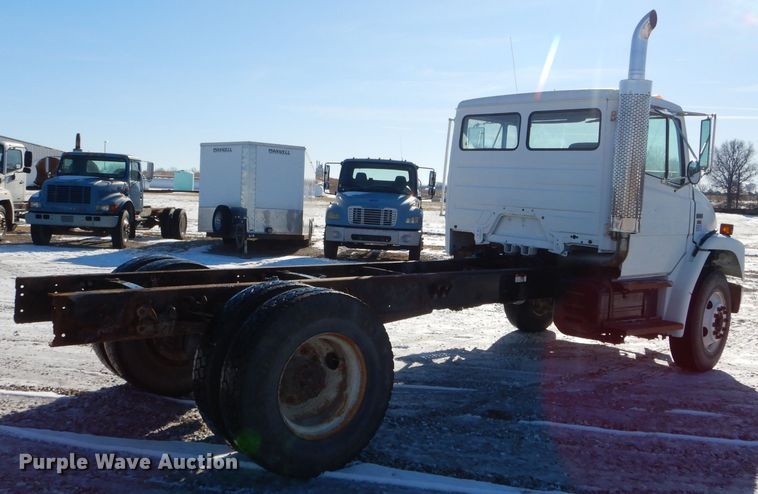 image for item DH6965 2003 Freightliner FL70 truck cab and chassis