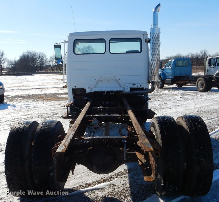 image for item DH6965 2003 Freightliner FL70 truck cab and chassis