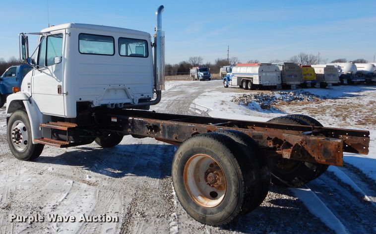 image for item DH6965 2003 Freightliner FL70 truck cab and chassis