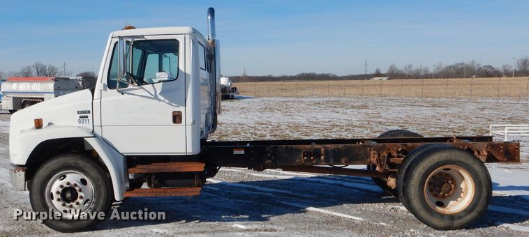 image for item DH6965 2003 Freightliner FL70 truck cab and chassis