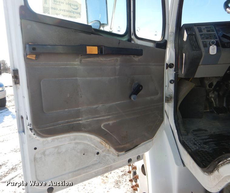 image for item DH6965 2003 Freightliner FL70 truck cab and chassis