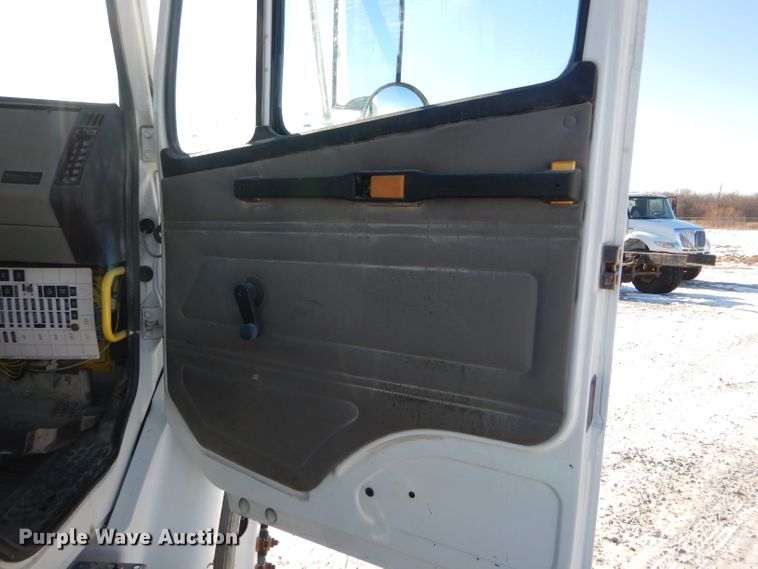 image for item DH6965 2003 Freightliner FL70 truck cab and chassis