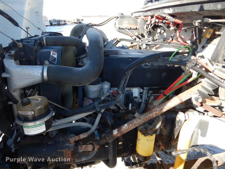 image for item DH6965 2003 Freightliner FL70 truck cab and chassis